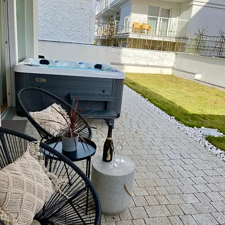 Axel Baltic Delux Private Jacuzzi Lägenhet *